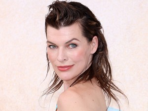Milla Jovovich és 18 éves lánya a vörös szőnyegen pózolt, mint két tojás, úgy hasonlítanak egymásra