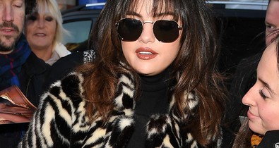 Selena Gomez megmutatja a legmenőbb téli kabátot, amit láttál