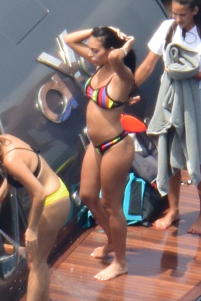 Cristiano Ronaldo várandós barátnője egy jachton mutatta meg gömbölyödő pocakját!