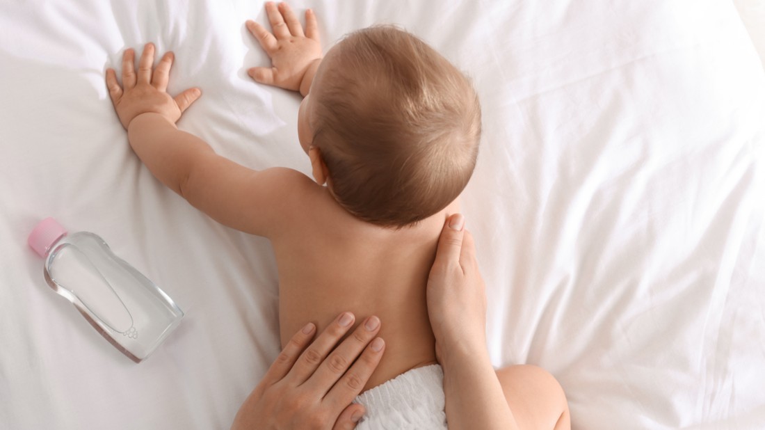 A kismamák előszeretettel használják magukon is a babaolajat