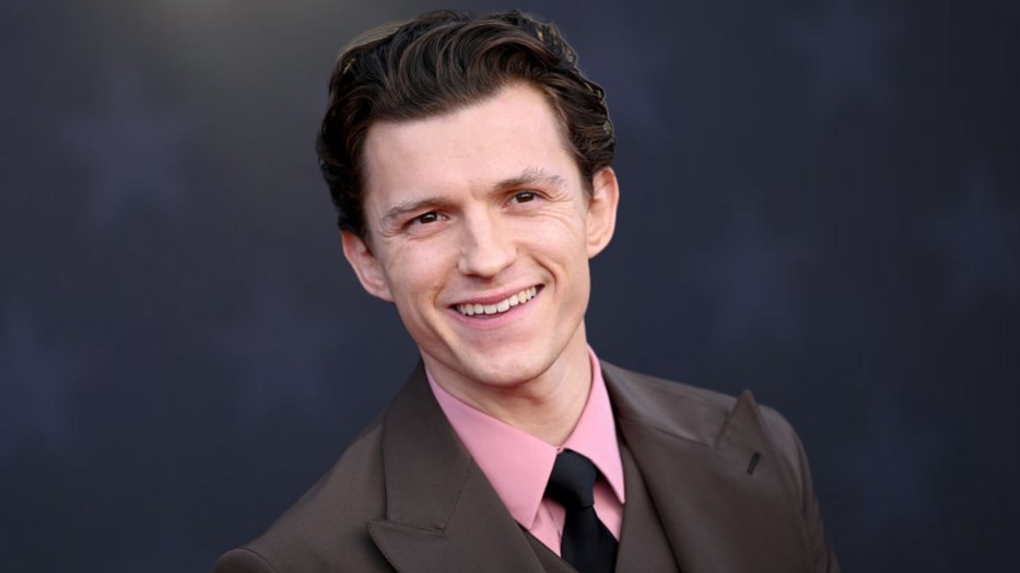 Tom Holland és öccse kísértetiesen hasonlítanak