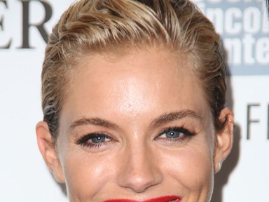 Hogyan variálhatod a rövid hajat? Sienna Miller megmutatja