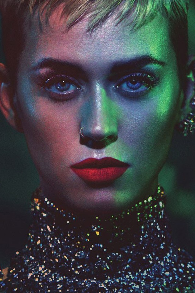 Katy Perry akkorát villant a W magazin címlapján, mint soha korábban