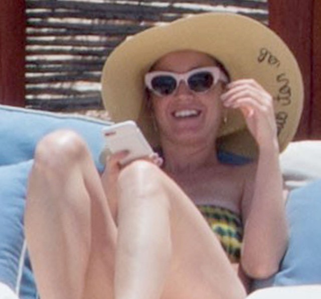 Katy Perry fürdőruha