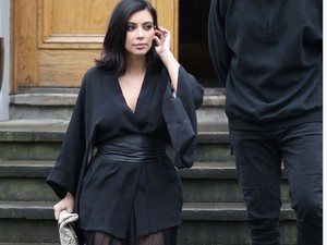 BRÉKING! Kim Kardashian felöltözött, mint egy ember