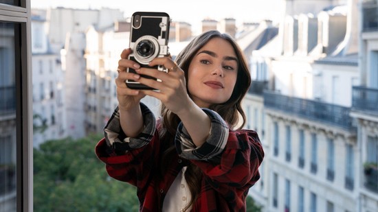 Ennyi volt: kiszállt az Emily Párizsban egyik legfontosabb szereplője