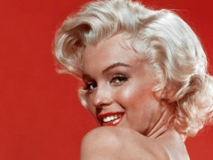 Marilyn Monroe 22 évesen meztelenre vetkőzött! Sosem látott fotók