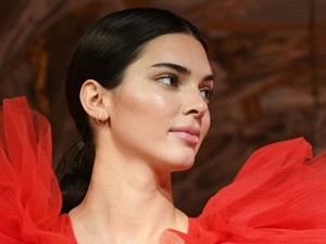 Kendall Jenner topless a Calvin Klein kampányában