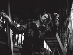 “Semmi mást nem éreztem, csak felszabadultságot” - a várnegyedet táncolja körbe új videoklipjében O’SULLIVAN