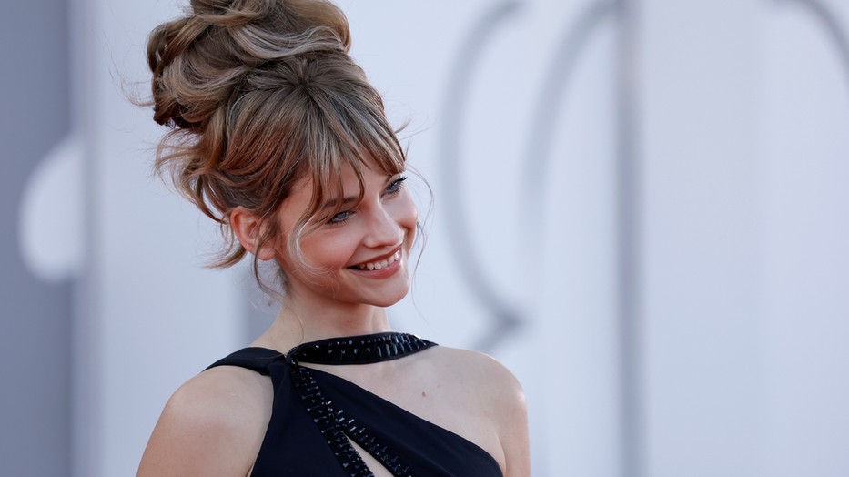 Palvin Barbara igazi tünde királynő ebben a jelmezben