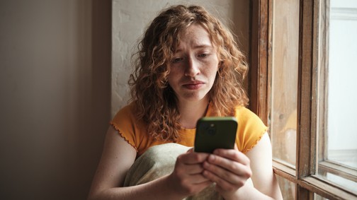 A nők elleni erőszak felszámolását kell, hogy képezze az online bántalmazás megakadályozása is