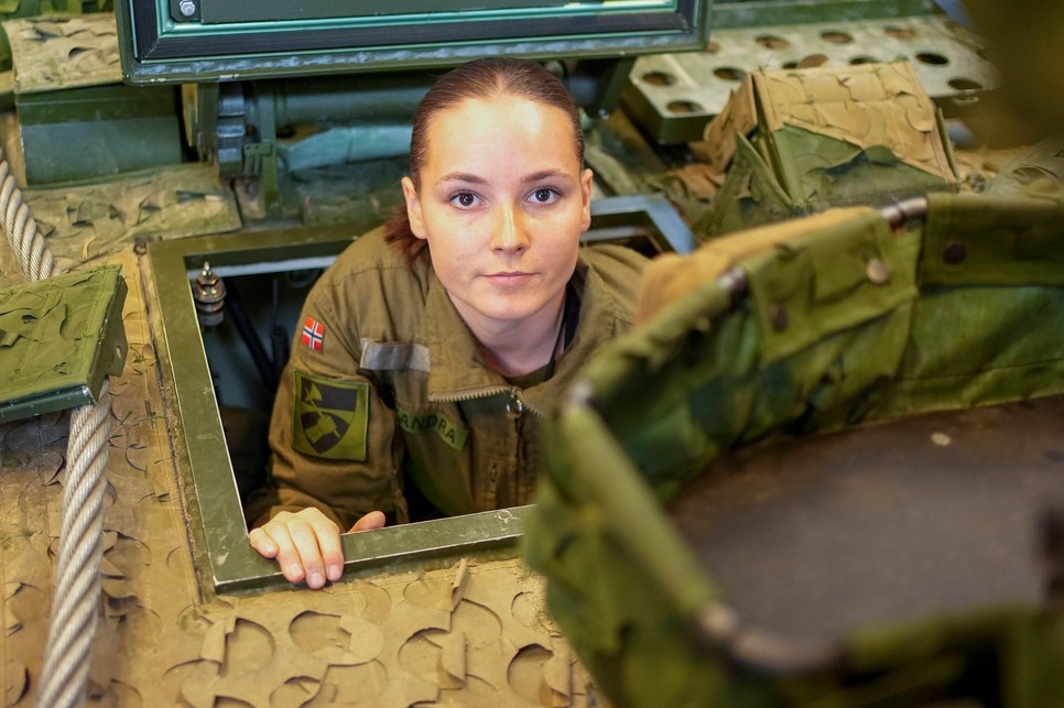 Ingrid Alexandra norvég hercegnő jelenleg sorkatona