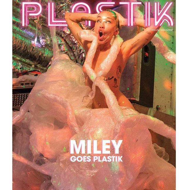 Miley Cyrus, Plastik