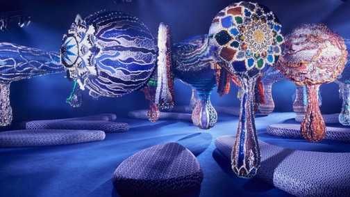 Keretbe foglalt divatműalkotások: A 2020-as évek, mint a divatbemutató enteriőrök aranykora