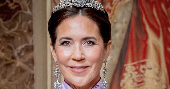 Mária dán királyné fejedelmi jelenségként tűnt fel férje, Frigyes király oldalán