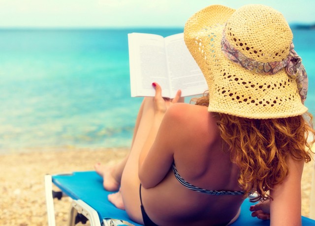 Félelem és reszketés a strandon - A legizgalmasabb könyvek nyaraláshoz