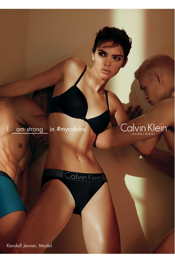 Kendall Jenner ismét bugyira vetkőzött a Calvin Kleinnak