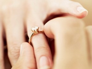 Miért ne kérd meg a pasid kezét?