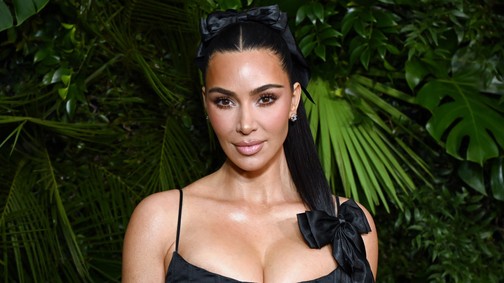 Kim Kardashian a világ legzavarbaejtőbb ruhájában érkezett a Velencei Filmfesztiválra