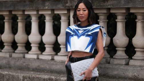 Újra hódít a válltömés, a női erő szimbóluma, ami némi csavarral tért vissza