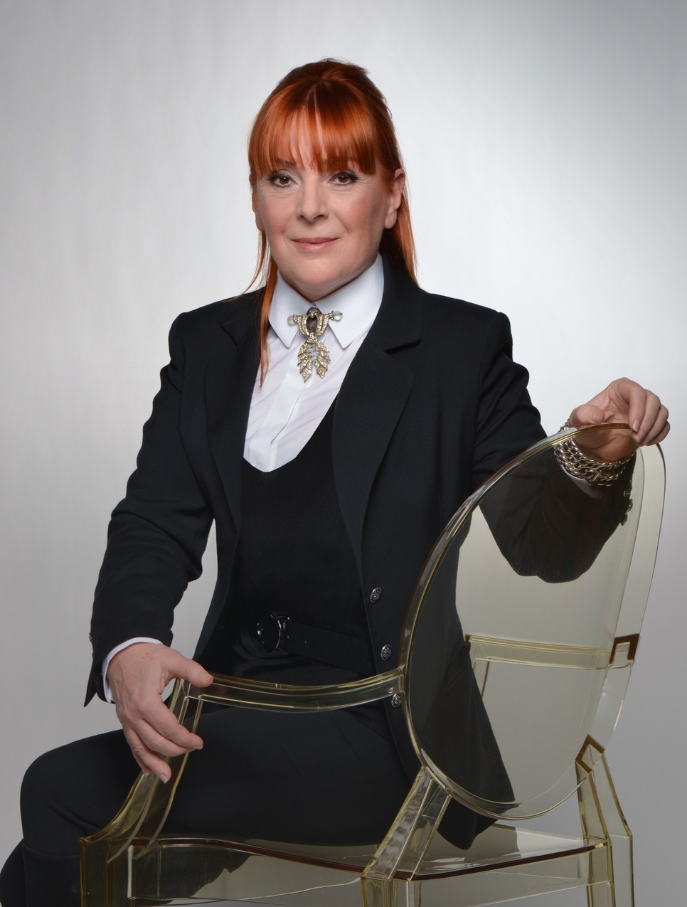 Zoób Kati divattervező karrierje jelmeztervezőként indult, és a mai napig rendszeresen készít jelmezeket. Kifejezetten vonzák a különféle történeti korszakok, szeret ezekben elmélyedni, kreatívan felhasználni a mintázatokat, technikákat a kortárs alkotásaiban is