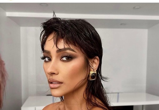 Zendaya szinte felismerhetetlen új frizurájával, köszönhetően a medúza hajtrendnek