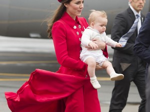 Kate Middleton és a kis György herceg szupercuki landolása
