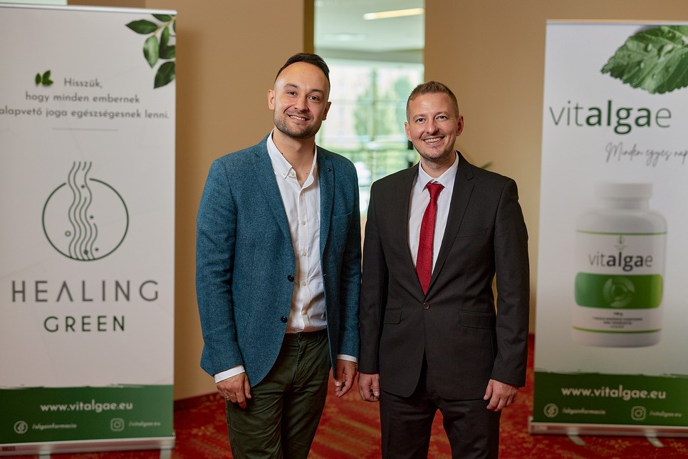 Gáncs László (balra) és Pék Szabolcs (jobbra) a Vitalgae termékek megálmodói