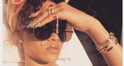 Rihanna így napozik?