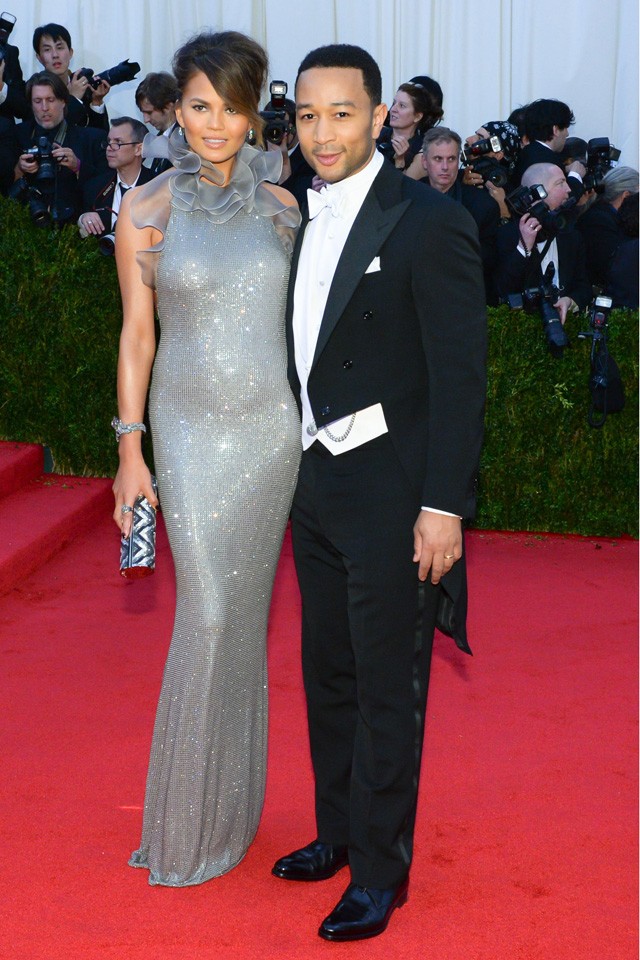 Férjével, John Legenddel a 2014-es Met gálán.