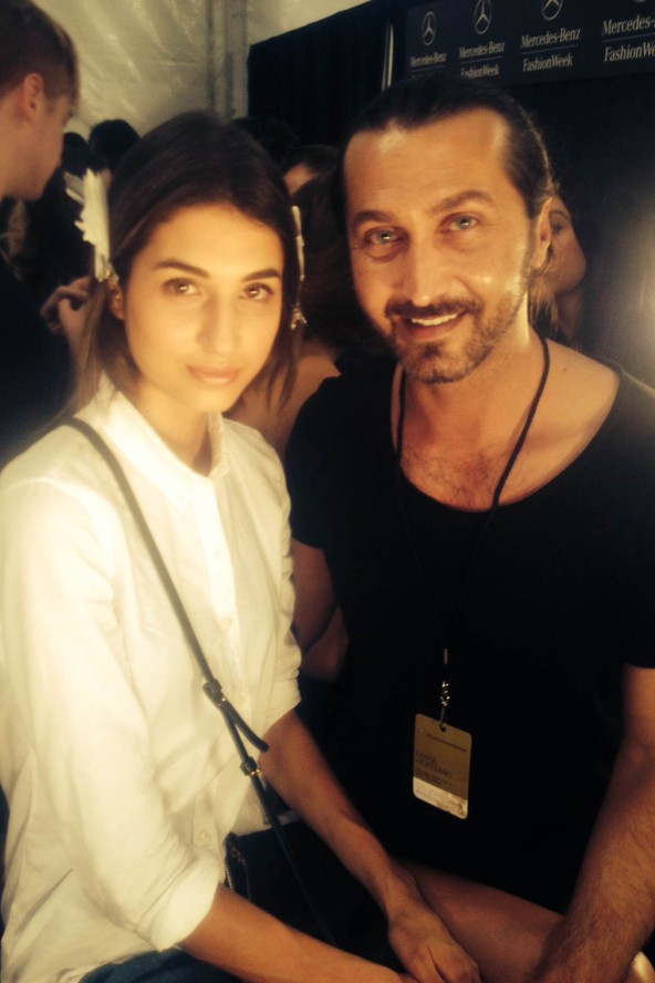 Larion Oscar a Mara Hoffman bemutatón is sminkelt