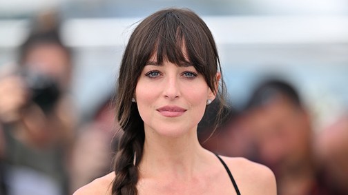 Dakota Johnson a legmagasabb szintre emelte a meztelenruha fogalmát: ezt csinálja utána bárki!