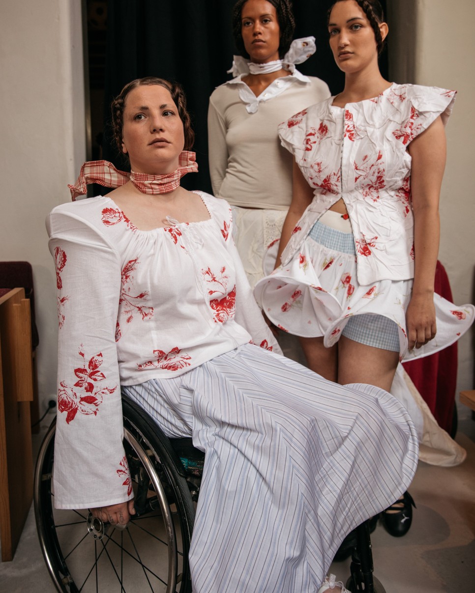 A Rave Review darabokat különböző testalkatú, korú, bőrszínű és nemű modellek mutatták be