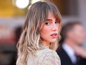Suki Waterhouse Velencei Filmfesztivál belépőjére még sokáig emlékezni fogunk
