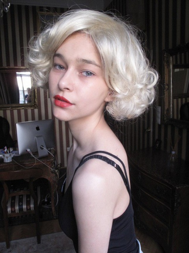 Eszter, a Visage modellje