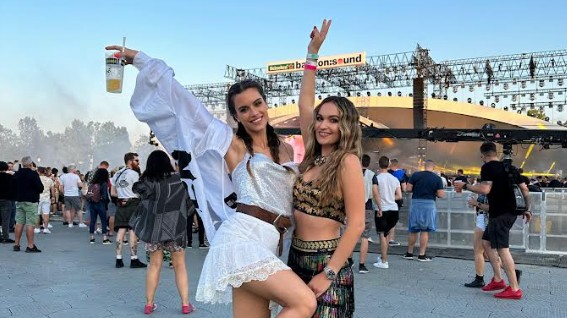 Gelencsér Timi és Dombai Laura a Balaton Sound-on