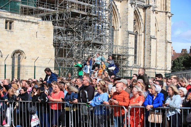 Ellie Goulding férjhez ment, és mi csak ámulunk, milyen gyönyörű menyasszony