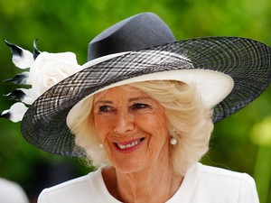 Kamilla királyné csodaszép ruhában ragyogott, feltűnő kreációjában azonnal magára vonzotta a tekinteteket