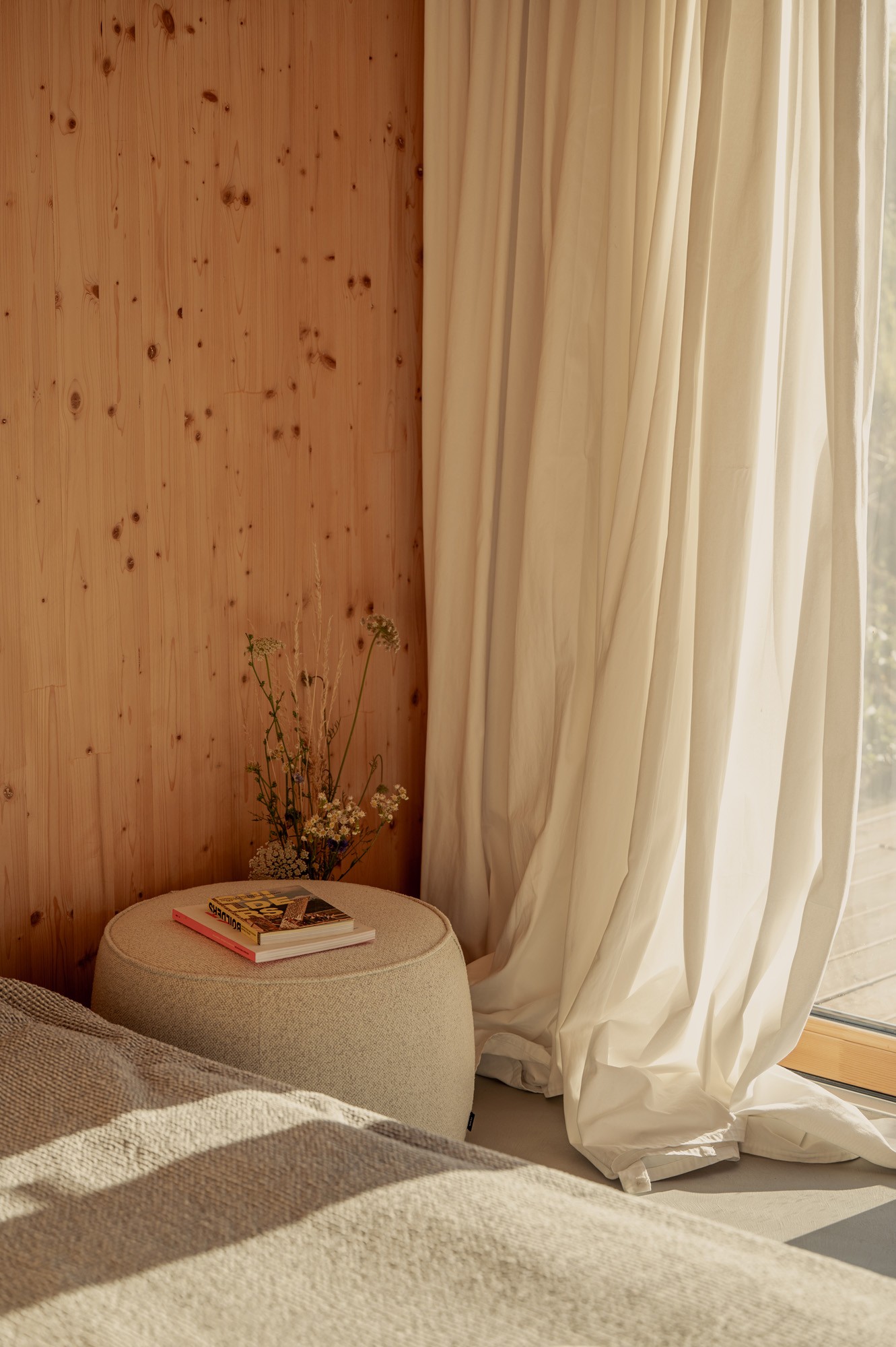 A Hello Wood magyar cég CTL tóparti háza