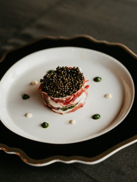 A Marble- Finest Angus romániai cég a legfinomabb, prémius marhahúsokat kínálja, eúttal Jean-Pierre Vigato sztárséf főzött belőle egy lélegzetelállító menüsort