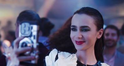 Itt a bizonyíték, hogy Lily Collins stílusa ezerszer jobb, mint ahogy azt az Emily Párizsban című sorozat alapján gondolnánk
