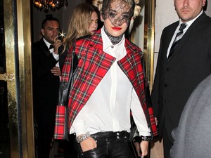 Rita Ora skót temetésre tart?