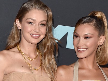 A legszexibb testvérpár: együtt villantott Gigi és Bella Hadid