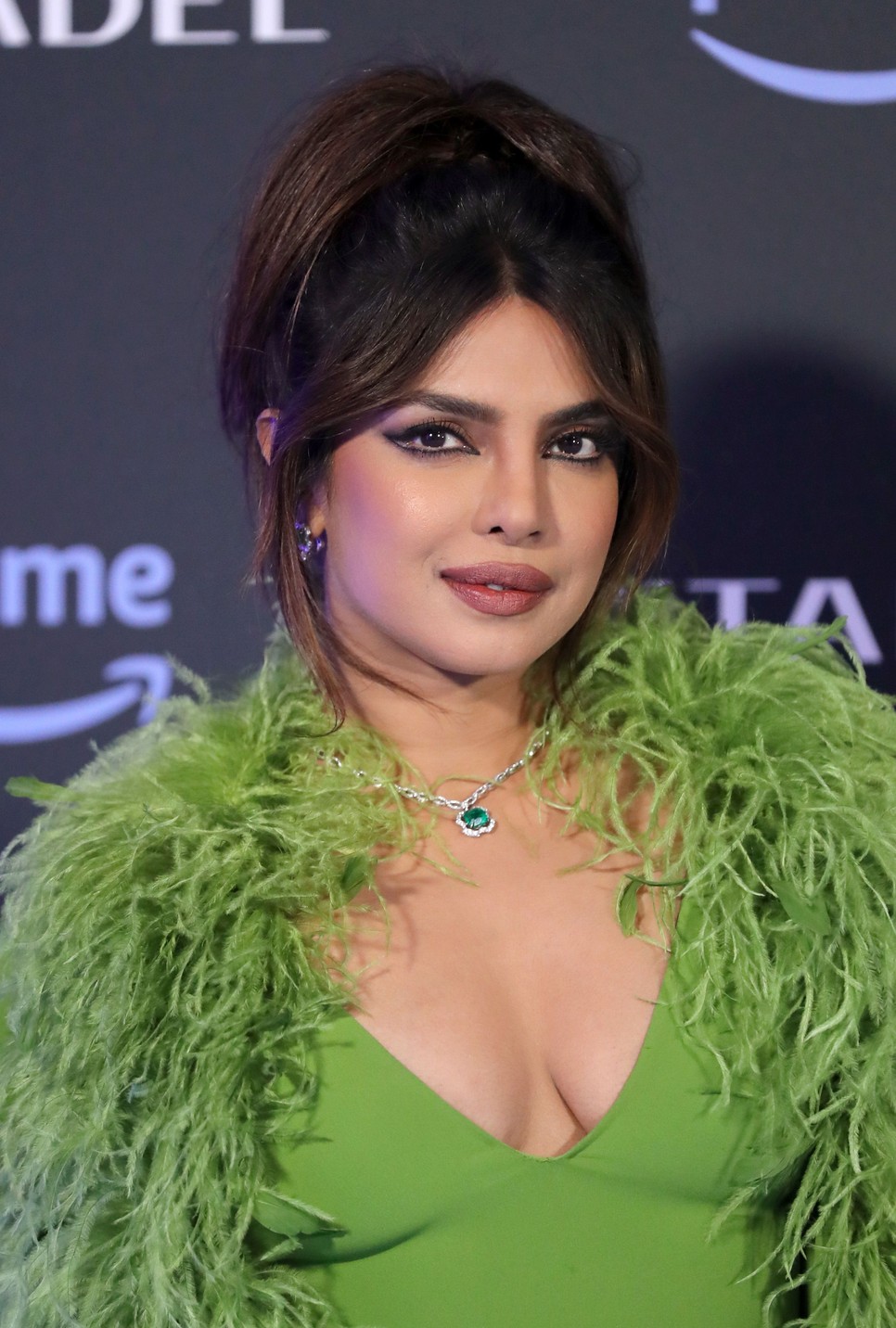 Mutatjuk Priyanka Chopra függönyfrufruját, hogy meghozzuk a kedved és te is kipróbáld!