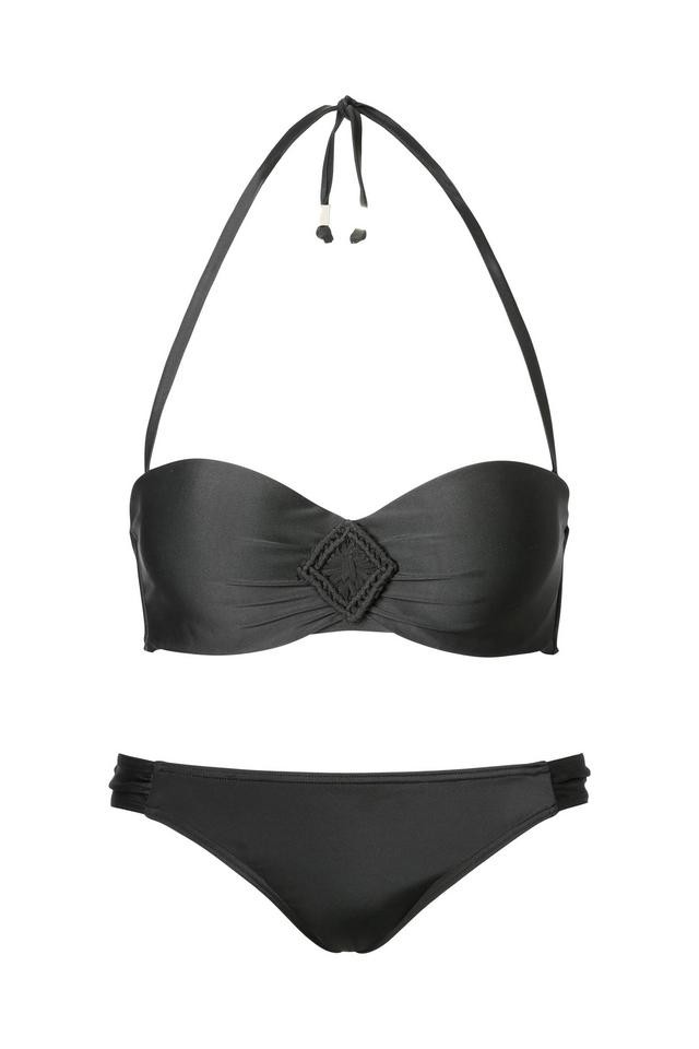 Szivacsbetétes bikinifelső és alsó C&A 4590 Ft, 1990 Ft. Ha kicsi a melled, és van némi felesleg a csípődön, akkor számodra ez a fekete bikini lesz a megoldás.