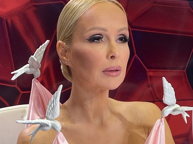 Hihetetlen: Köllő Babett ruháját madarak tartják a Sztárban sztár leszek! műsorban