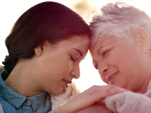 Rákdiagnózis: hogyan kommunikáljunk hozzátartozóként az érintettel?