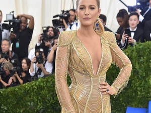 Elképesztő! Blake Lively ruháját 600 órán keresztül készítették!