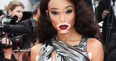 Ha azt gondolod láttál már hosszú uszályt, nézd meg Winnie Harlow ruháját!