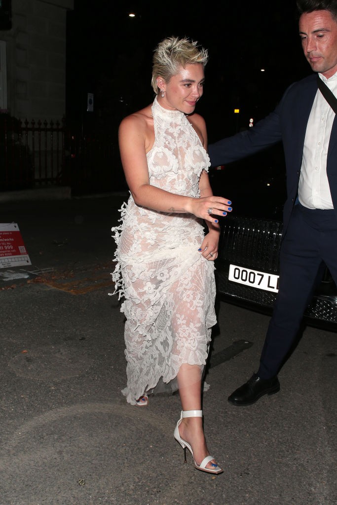 Florence Pugh Harris Reed csipkeruhája gyönyörű